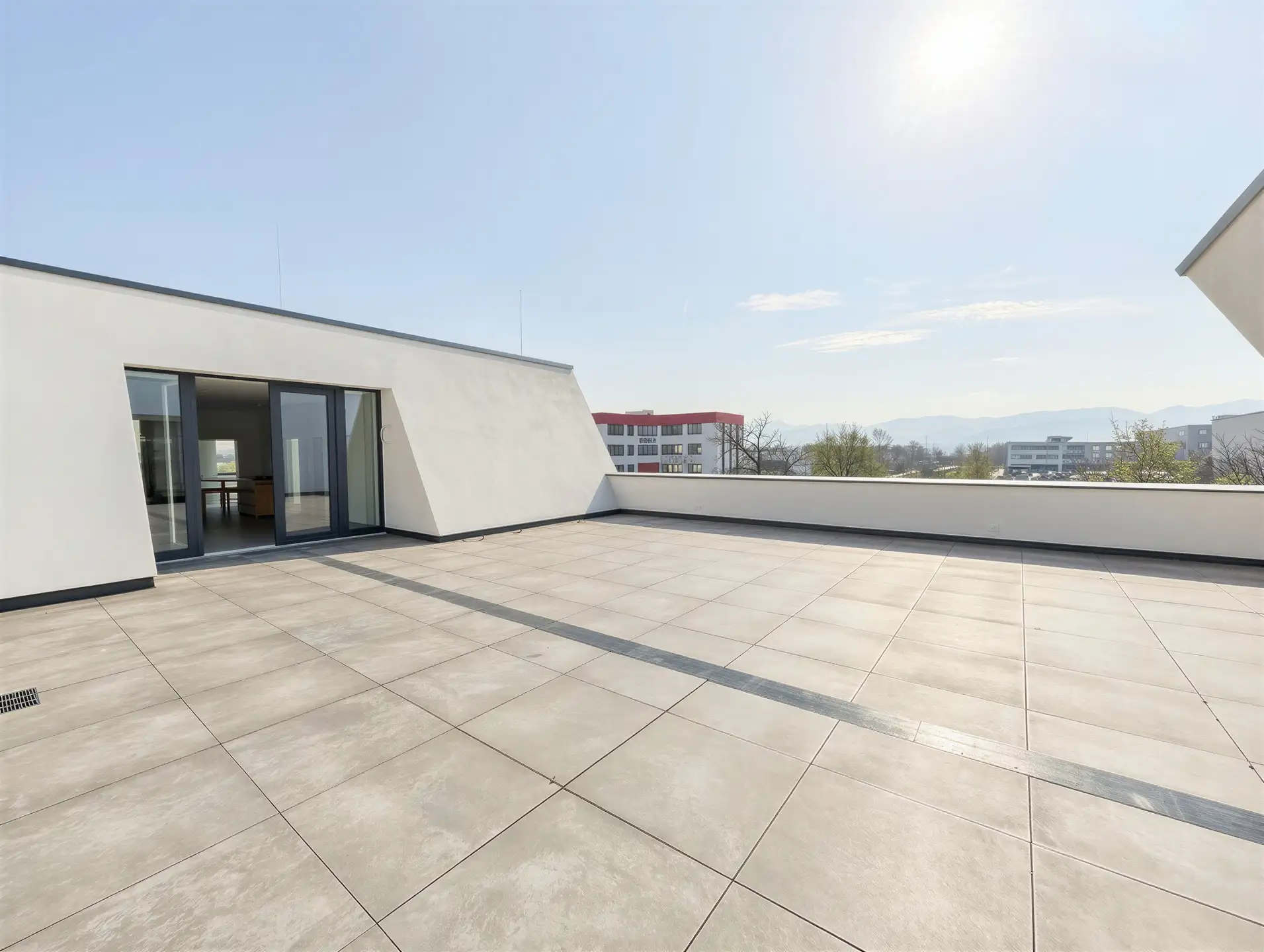 Penthouse-Büro mit 4 Einzelbüros und großem Open Space – ideal für moderne Arbeitskonzepte